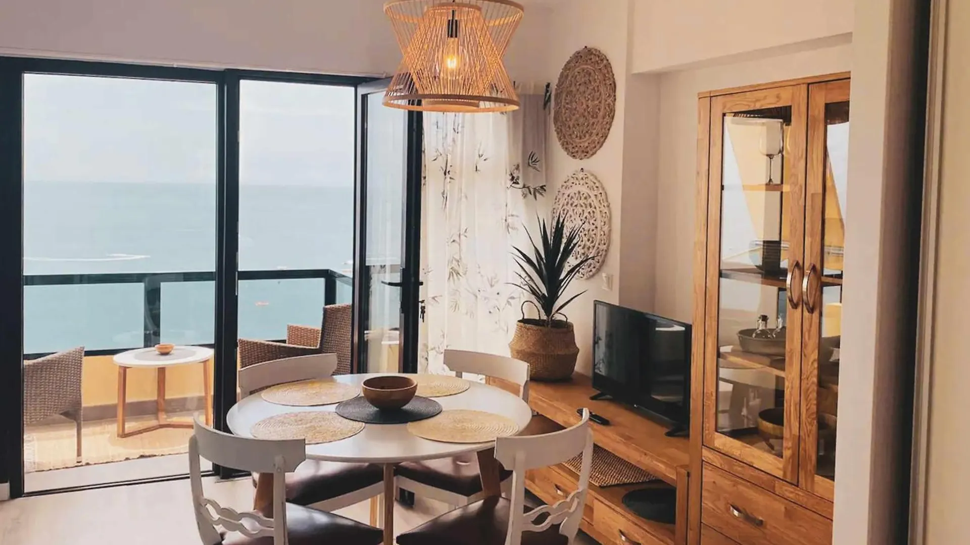 Precioso apartamento en primera línea de playa Benalmádena